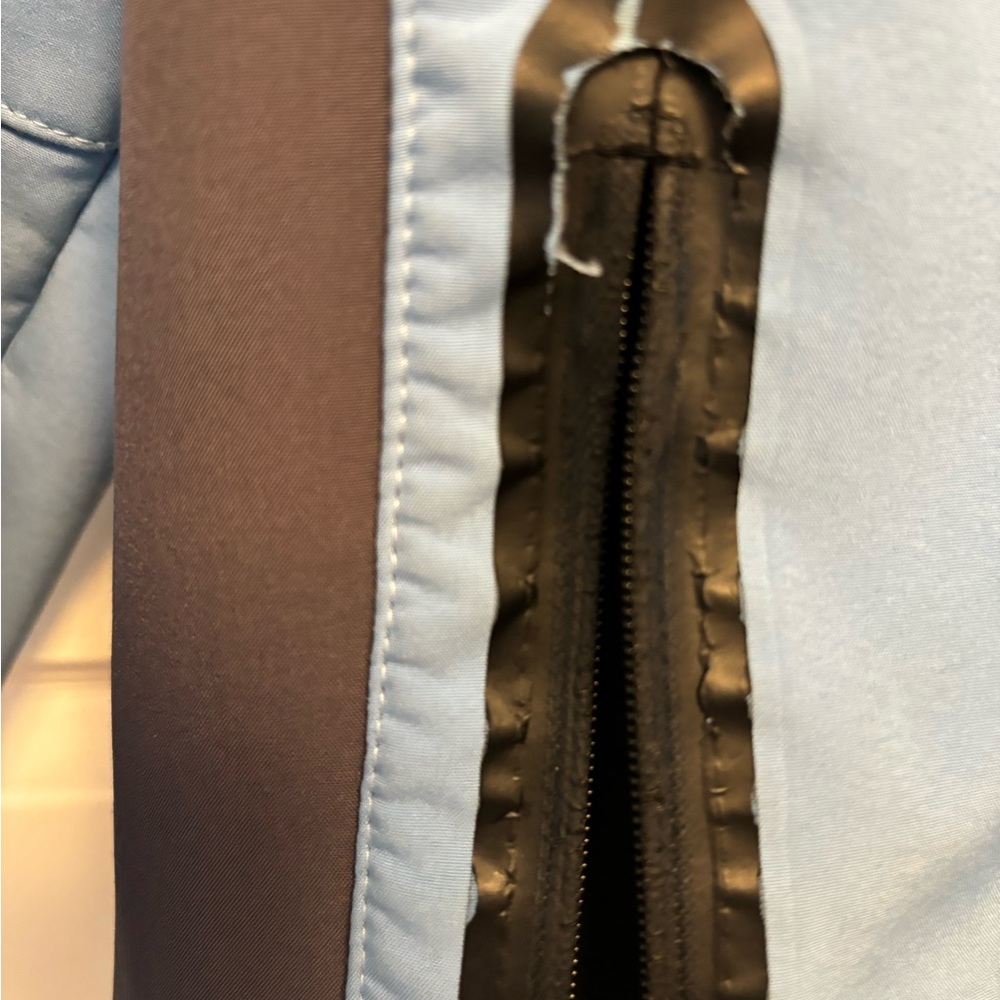 North Face Jacket. Waterproof. Unlined. - Picture 4 of 9